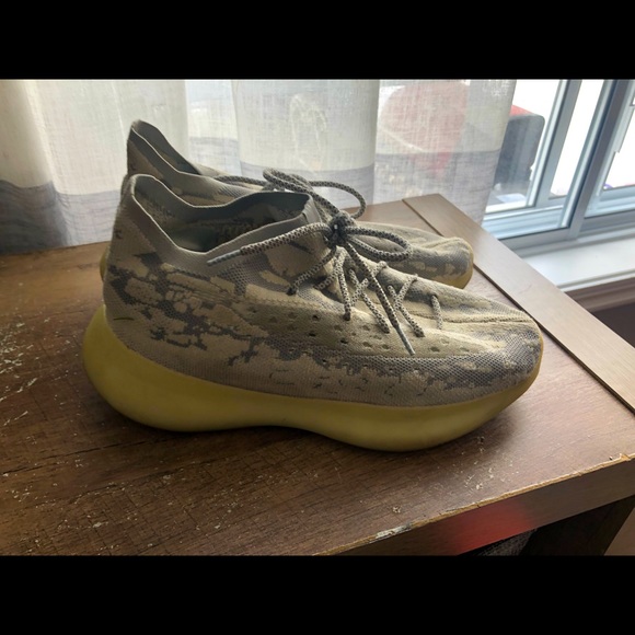 Adidas Yeezy beluga beige and cream size 10 - Picture 1 of 2